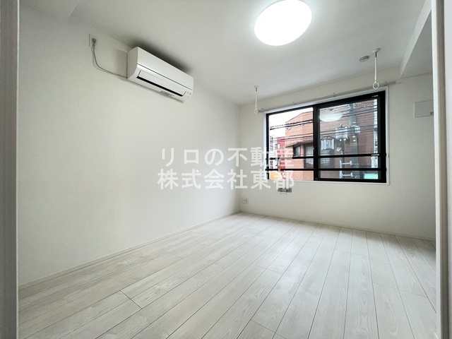 居室・リビング　窓から暖かな日差しが入ります♪