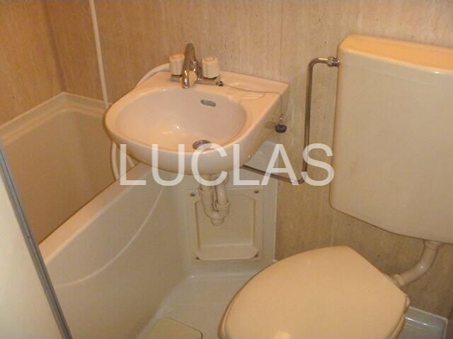 バス・シャワールーム　浴室も付いており、日々の疲れを癒します♪