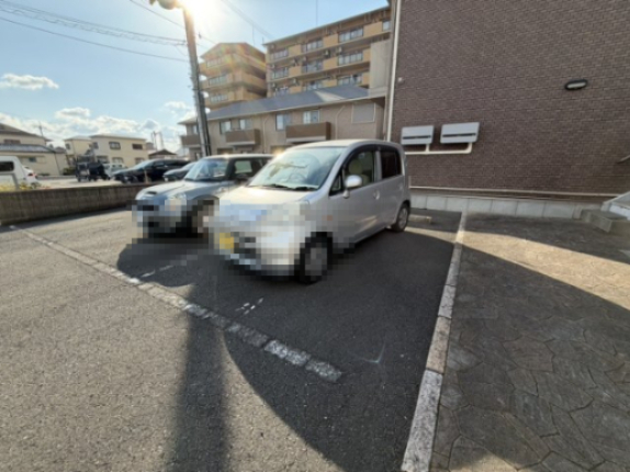 駐車場　駐車場に車を止められます