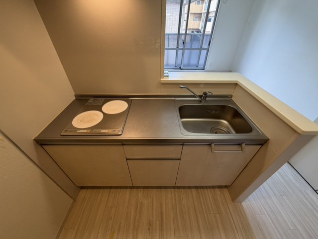 キッチン　コンパクトなキッチンで掃除もラクラク