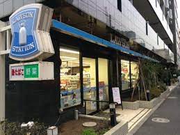 コンビニ　ローソン 三田一丁目店（コンビニ）まで131m