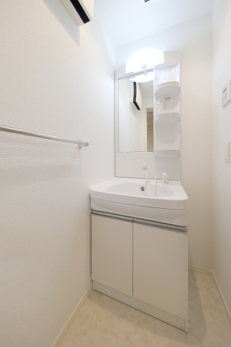 洗面設備　※別タイプの間取り、現況を優先致します。