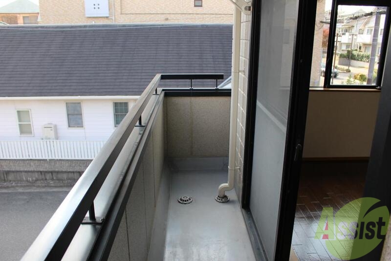 バルコニー　日当たりバッチリ、ふかふかのお布団で眠れますよ。