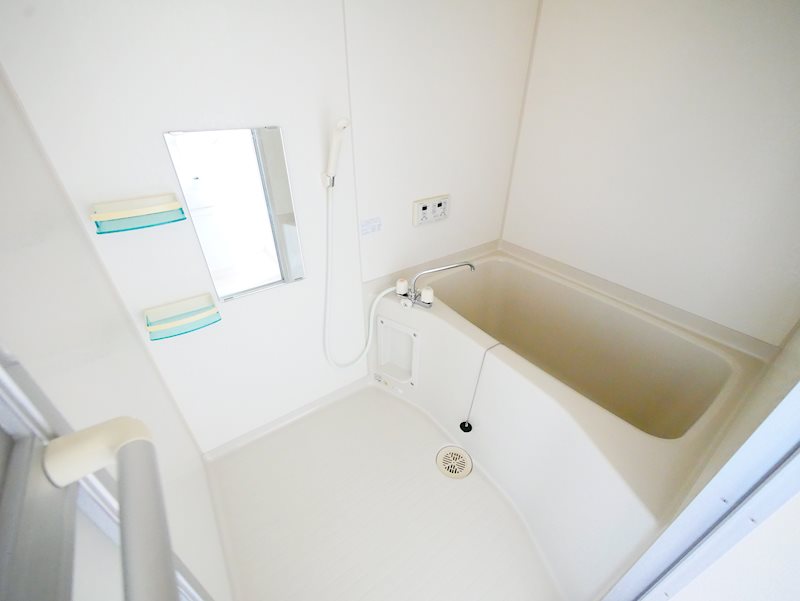 バス・シャワールーム　シャワー、追い焚き給湯