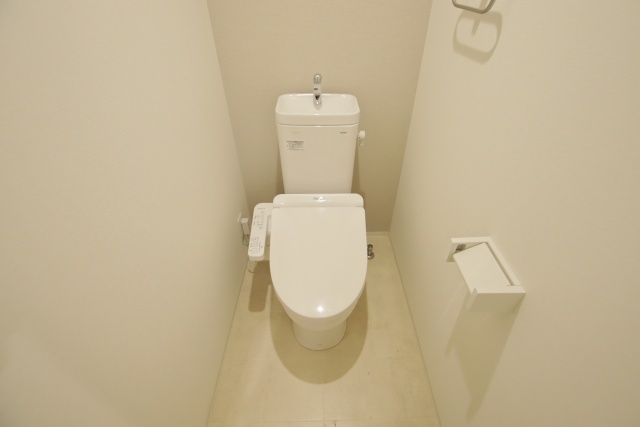 トイレ　※別室の参考写真の為、現況優先です。