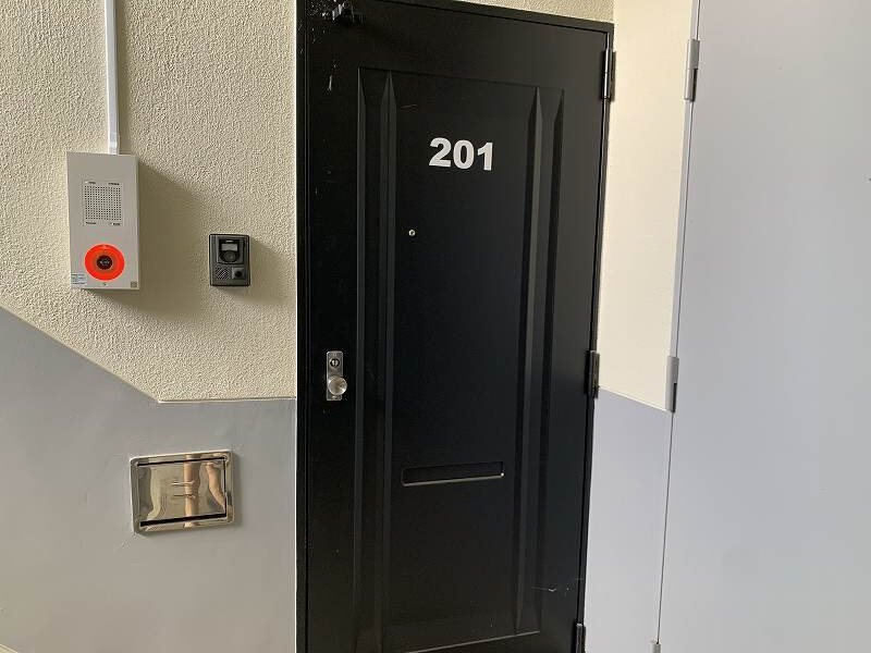 玄関　※同間取り別部屋の写真です。