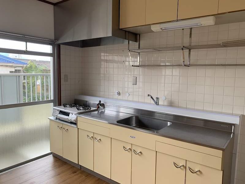 キッチン　※同間取り別部屋の写真です。