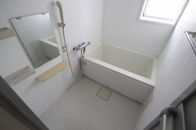 バス・シャワールーム　同物件別号室のものです。