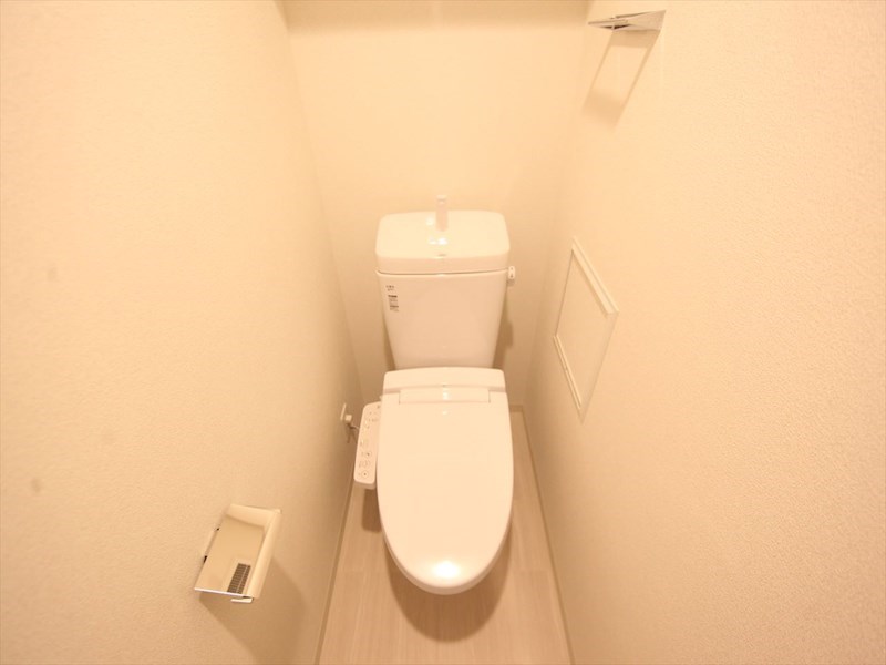 トイレ　温水洗浄暖房便座付トイレ