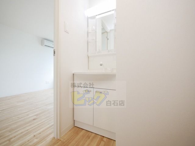 洗面設備　人気設備のシャンプードレッサーを完備しています♪