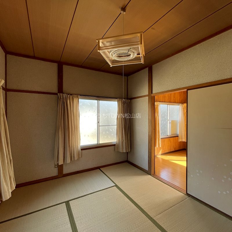 居室・リビング　日当たりのよい和室☆