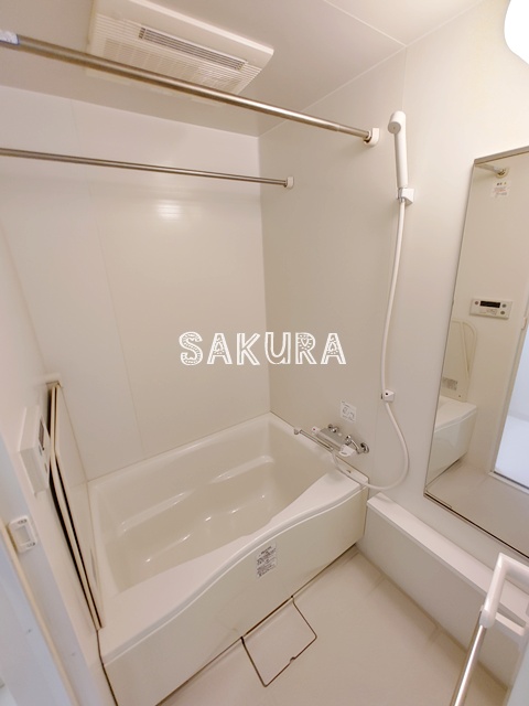 バス・シャワールーム　雨の日でも安心の浴室乾燥機付きです♪