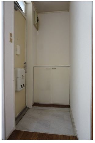 玄関　写真は類似です。