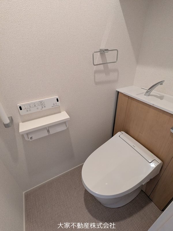 トイレ　※同タイプ。別フロア写真の為イメージ。現況優先。