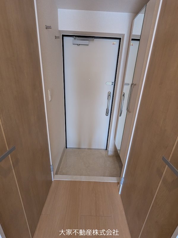 玄関　※同タイプ。別フロア写真の為イメージ。現況優先。