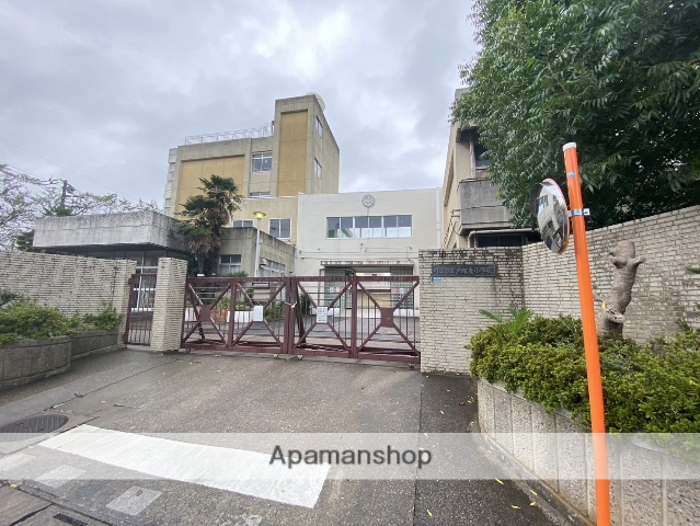 小学校　川口市立戸塚東小学校（小学校）まで530m
