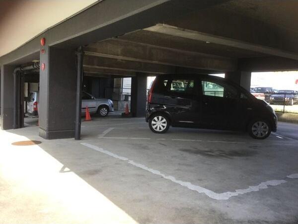 駐車場　駐車場