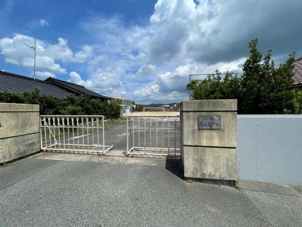 中学校　宇部市立藤山中学校（中学校）まで984m