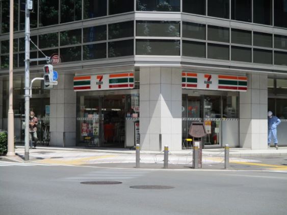 コンビニ　セブンイレブン 日本橋堀留町2丁目店（コンビニ）まで106m