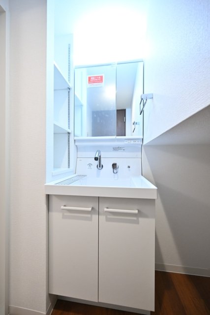 洗面設備　脱衣スペースもあります