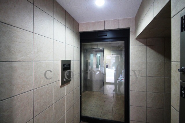 エントランス　オートロック付きエントランス