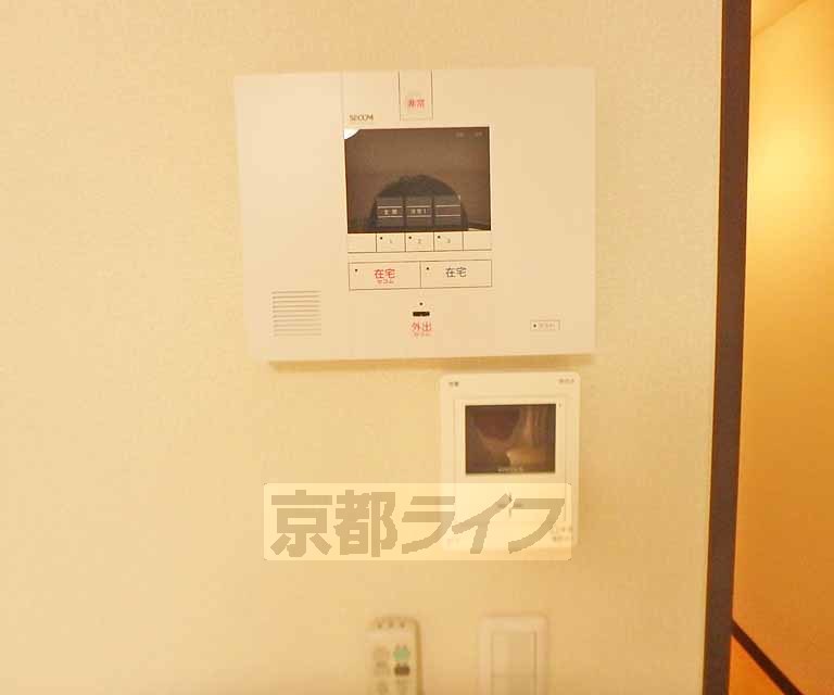 セキュリティ　鍵をかけたまま訪問者と会話ができます