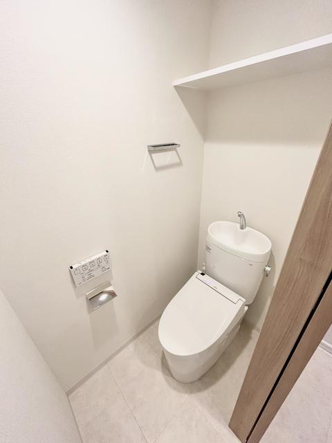 トイレ　※写真は同タイプ住戸です。