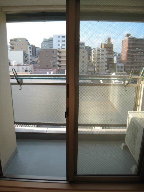 バルコニー　※別号室の参考写真です。