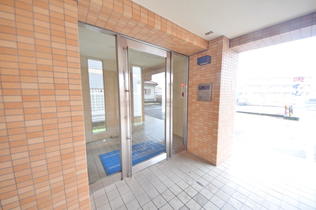 エントランス　～女性も安心ですっ～