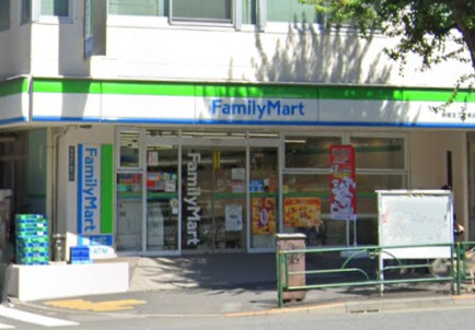 コンビニ　ファミリーマート 新宿五丁目東店（コンビニ）まで143m
