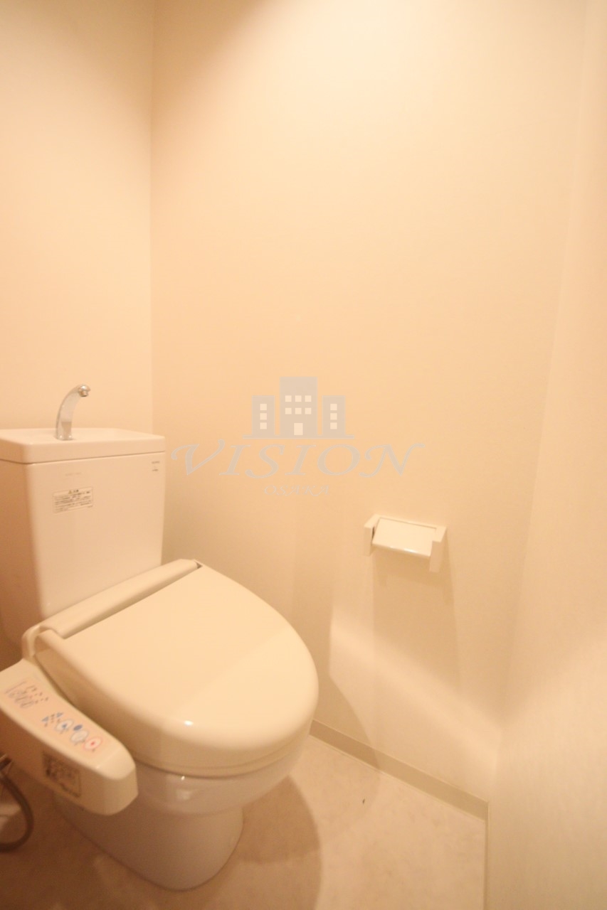 トイレ　室内写真は別タイプのものです