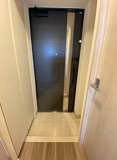 玄関　※別部屋の参考写真です。