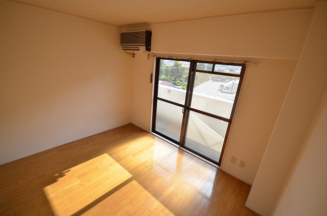 居室・リビング　別号室の写真です。