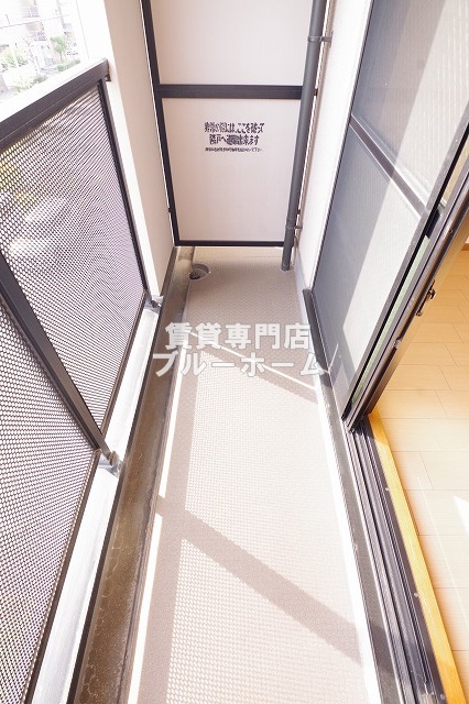 バルコニー　きちんと柵がある広いバルコニーです！