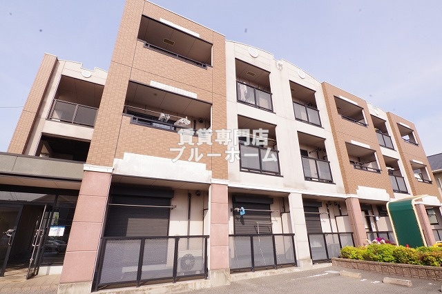 建物外観　3階建ての鉄骨造です！