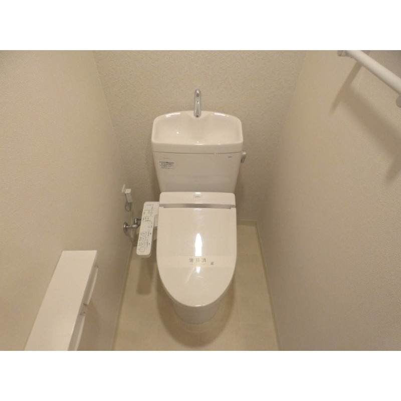 トイレ　快適ウォシュレット付き