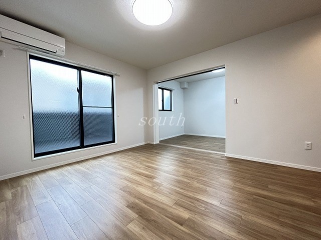 居室・リビング　階数により室内カラーが異なります