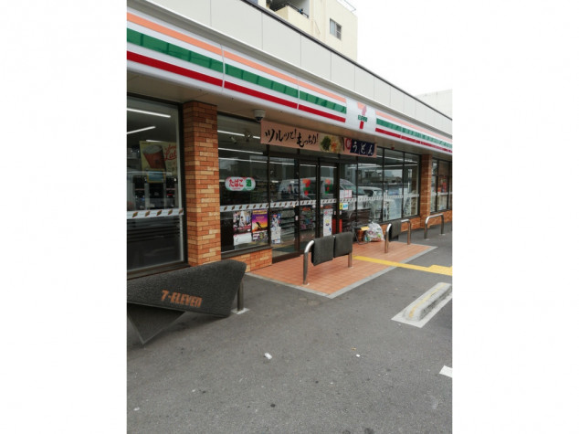 コンビニ　セブンイレブン神戸湊川インター店（コンビニ）まで14m