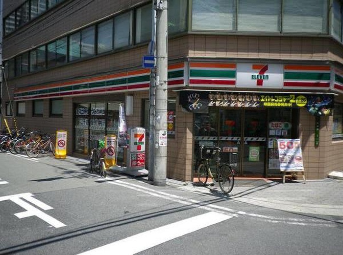 コンビニ　セブンイレブン（コンビニ）まで300m