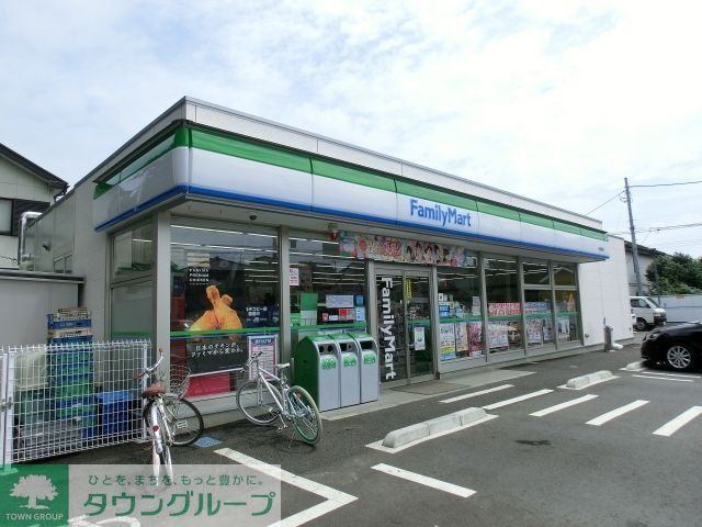 コンビニ　ファミリーマート（コンビニ）まで200m
