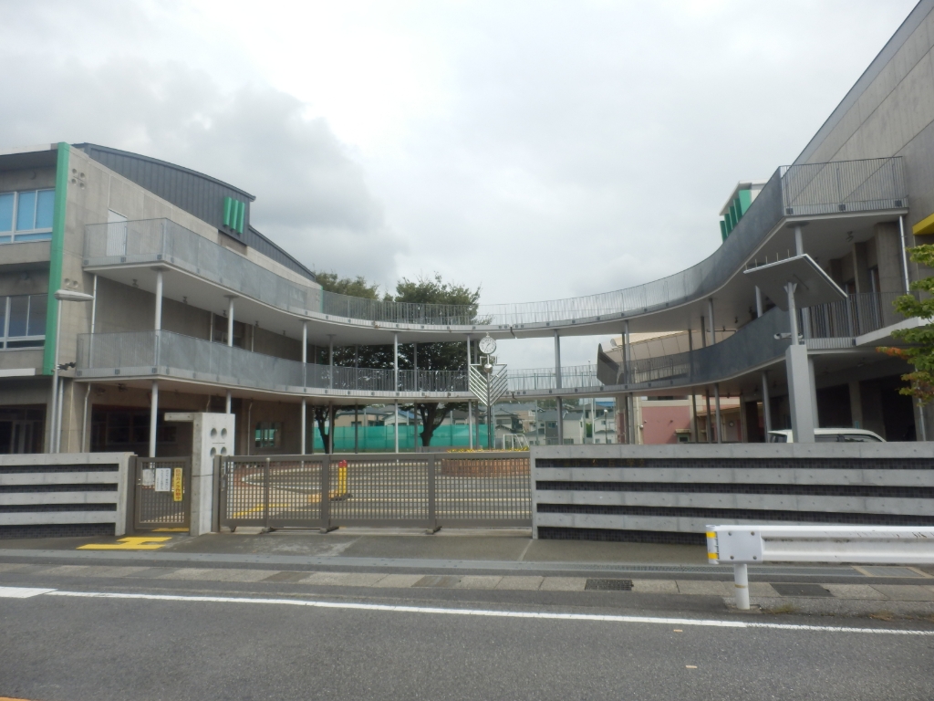 中学校　千葉市立松ケ丘中学校（中学校）まで1272m