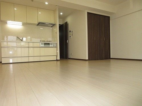 居室・リビング　リビングダイニングキッチン約１４.８畳（内装前）