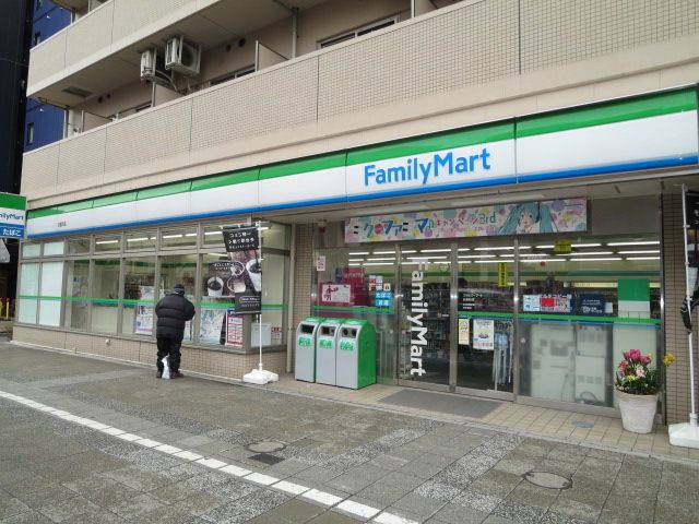 コンビニ　ファミリーマート日進町店（コンビニ）まで120m