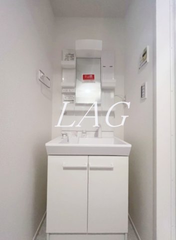 洗面設備　独立洗面台です。（同仕様設備です。）