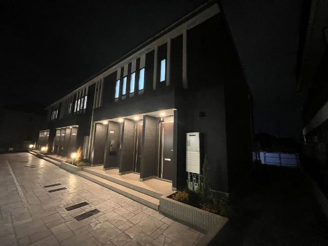 エントランス　外観写真（夜）