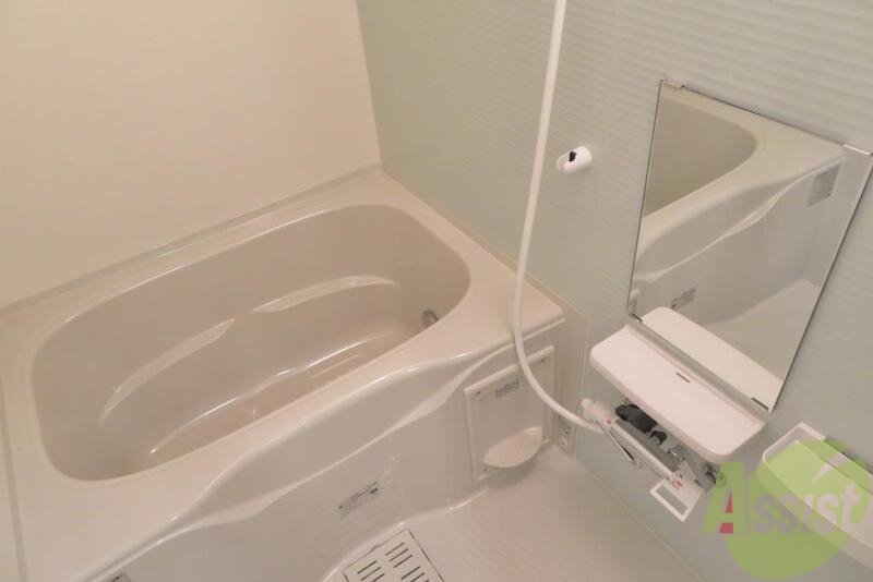 バス・シャワールーム　もちろんお風呂もピカピカです。使いやすそう。