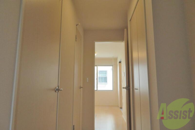 玄関　玄関からお部屋を見た感じのお写真になります。