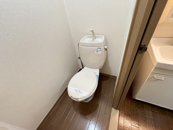 トイレ　※別号室の写真になります。