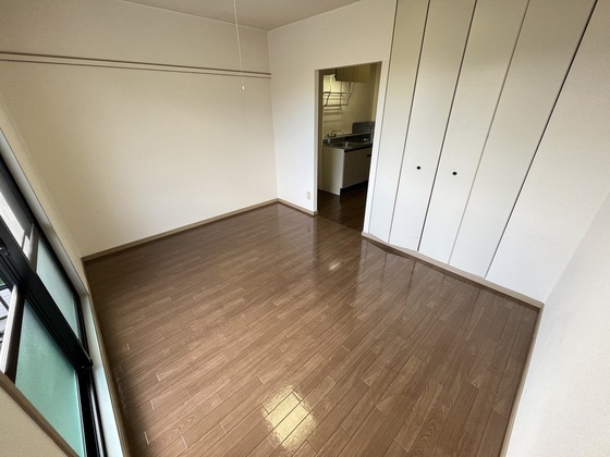 居室・リビング　※別号室の写真になります。