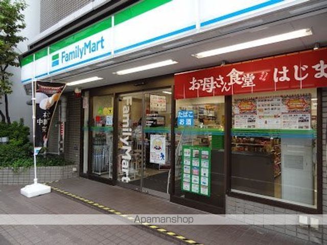 コンビニ　ファミリーマート 小山三丁目店（コンビニ）まで661m